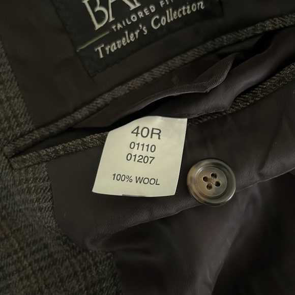 Menโs Sports Coat by Jos A Bank - Picture 6 of 11